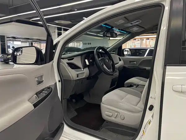 Toyota Sienna 2015