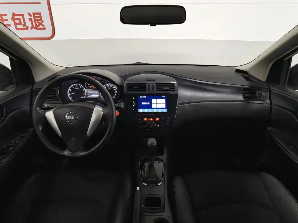 Nissan Tiida 2015