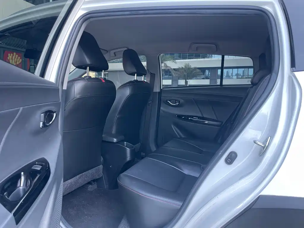 Toyota Yaris L 2022 — фото 14