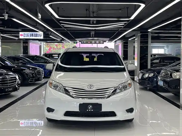 Toyota Sienna 2015