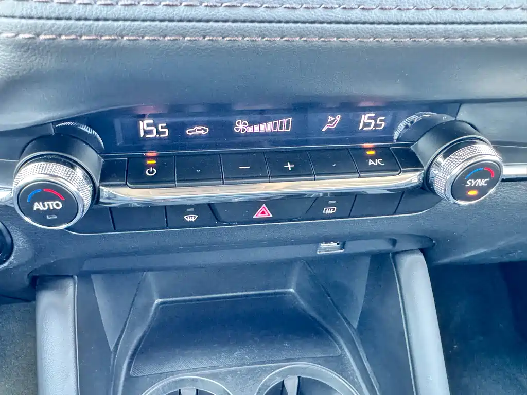 Mazda 3 Axela 2023 — фото 17