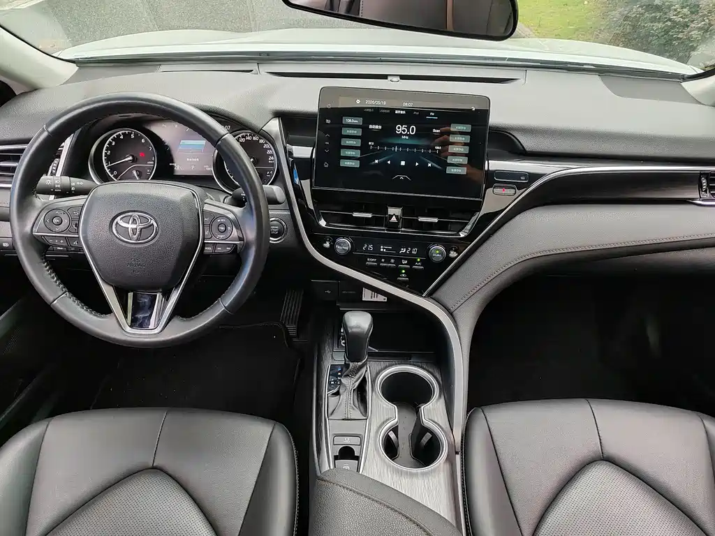 Toyota Camry 2023 — фото 7
