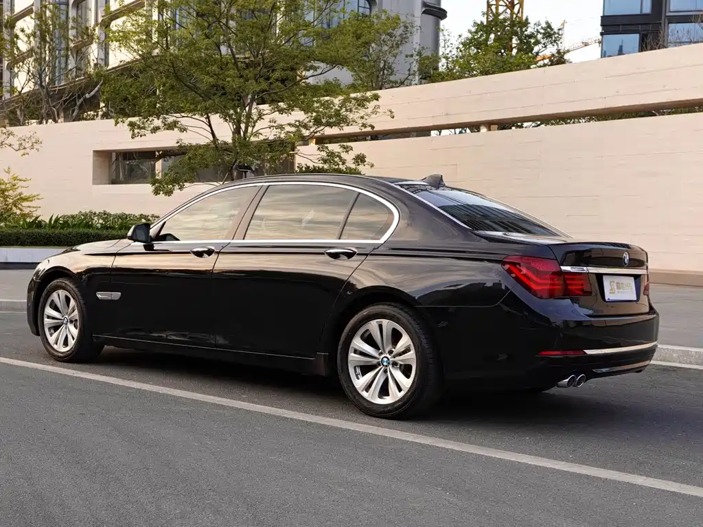 BMW 7 Series 2013 — фото 11