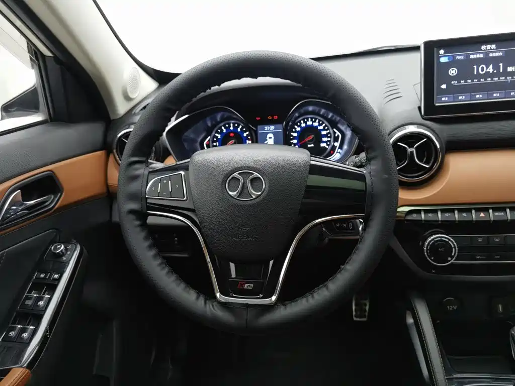 BAIC Shenbao X35 2017 — фото 11