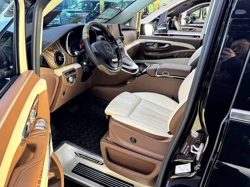 Mercedes-Benz V-Class 2024 — фото 10