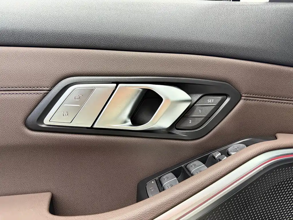 BMW 3 Series 2019 — фото 19