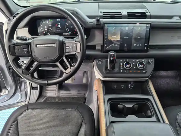 Land Rover Defender 2022