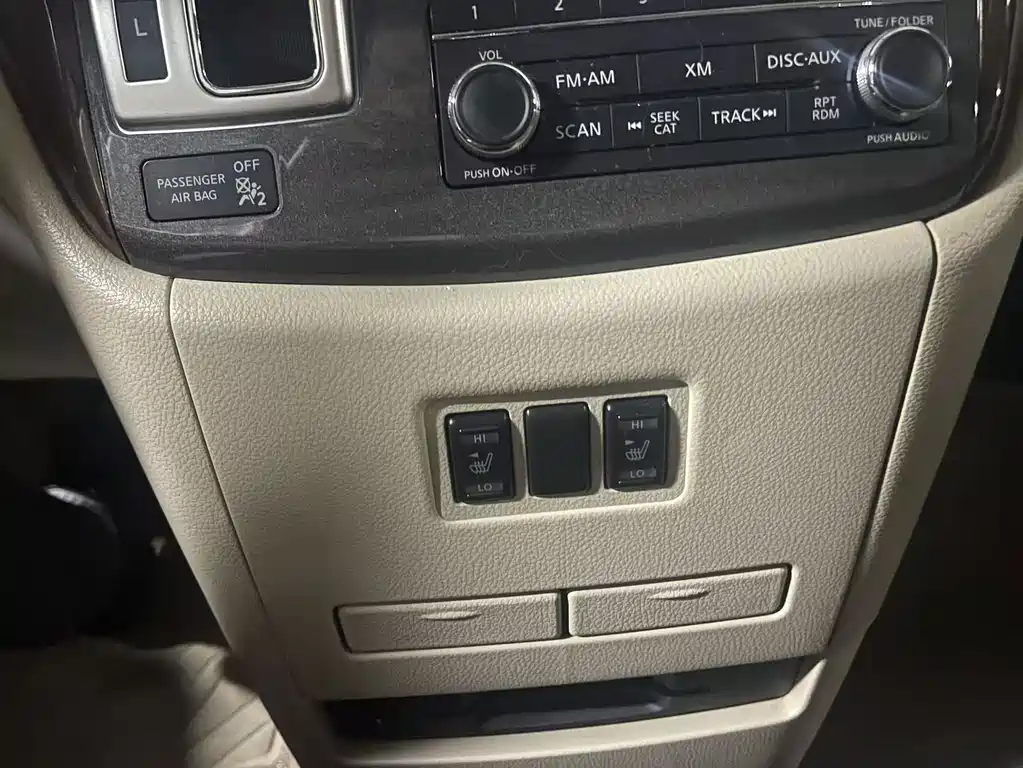 Nissan Quest 2017 — фото 10