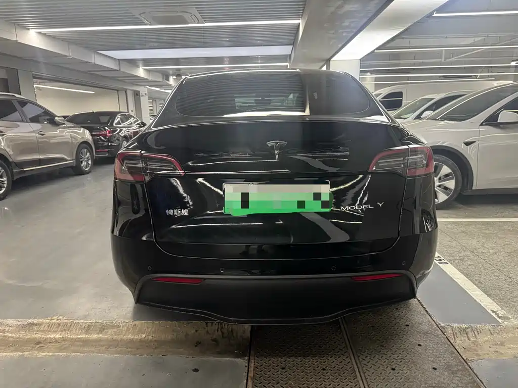 Tesla Model Y 2023 — фото 12