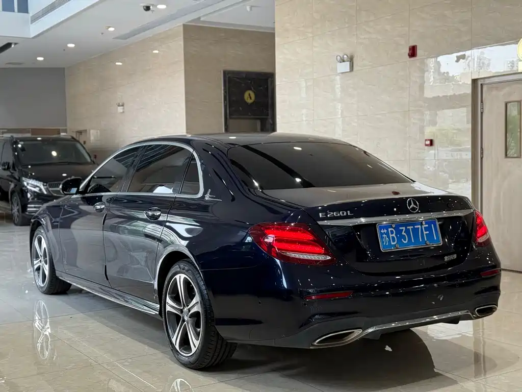 Mercedes-Benz E-Class 2019 — фото 16