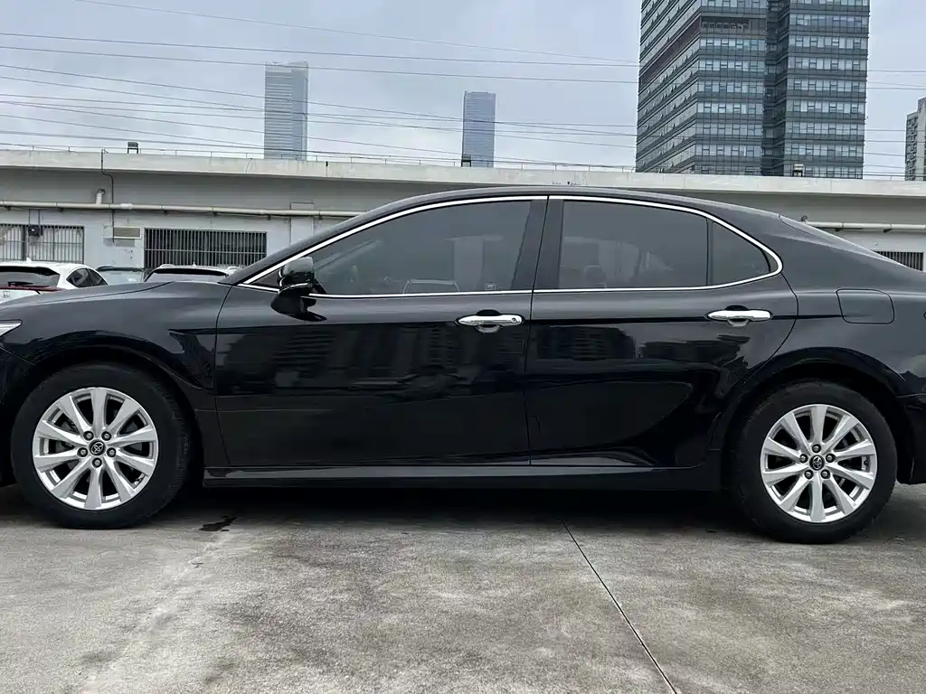 Toyota Camry 2018 — фото 11