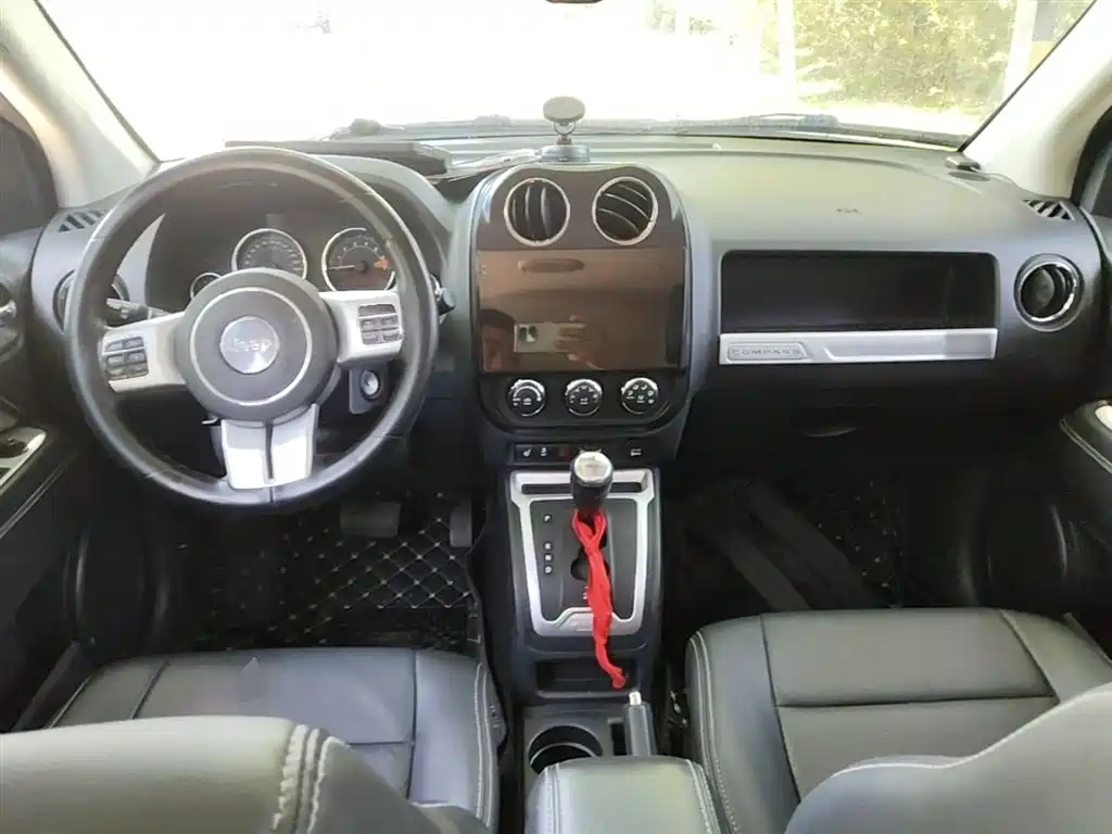 Jeep Compass 2015 — фото 10
