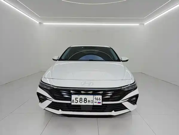 Hyundai Elantra 2024