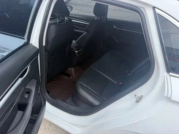 Geely Emgrand 2023