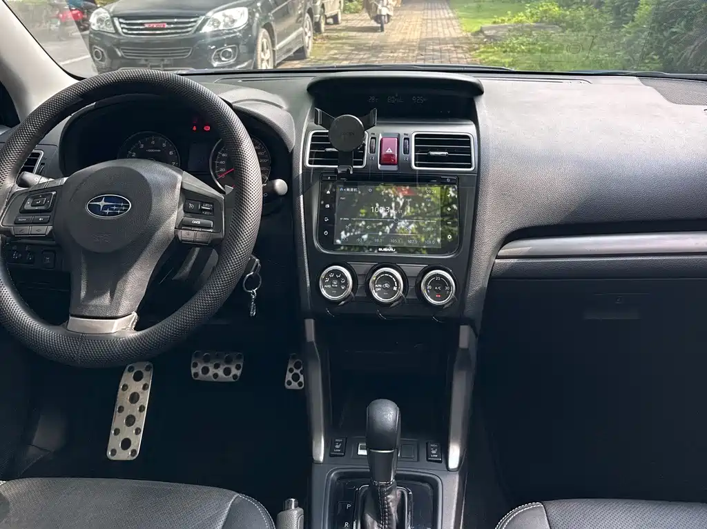 Subaru Forester 2015 — фото 10