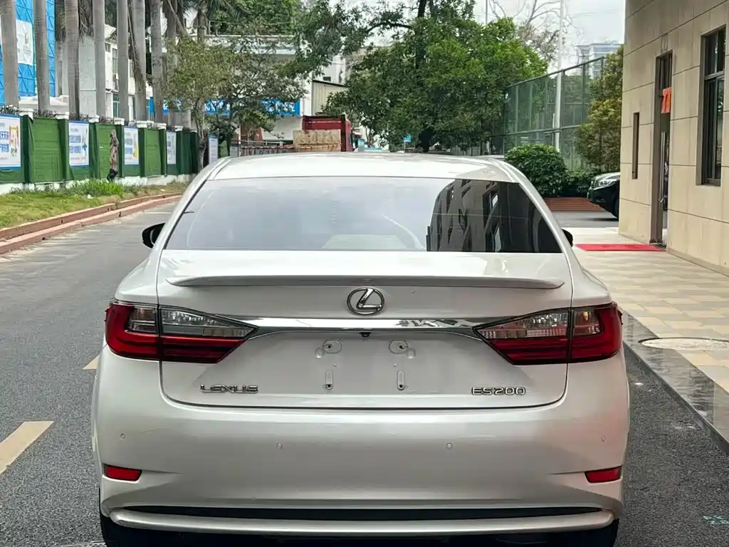 Lexus ES 2016 — фото 8