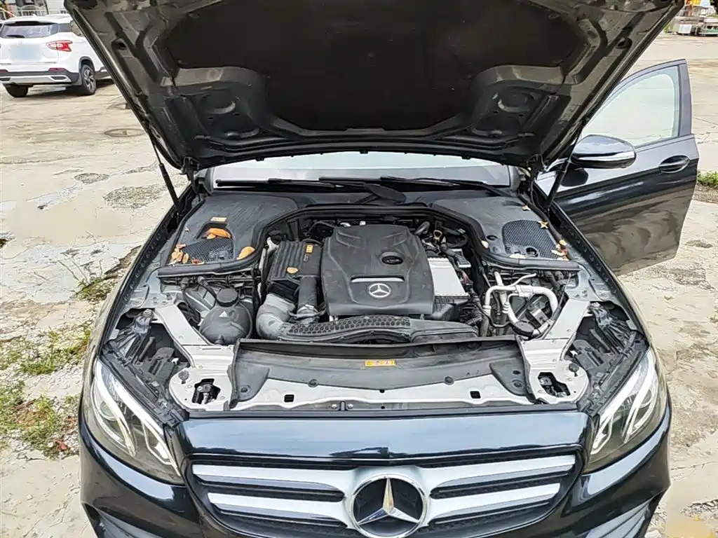 Mercedes-Benz E-Class 2016 — фото 20