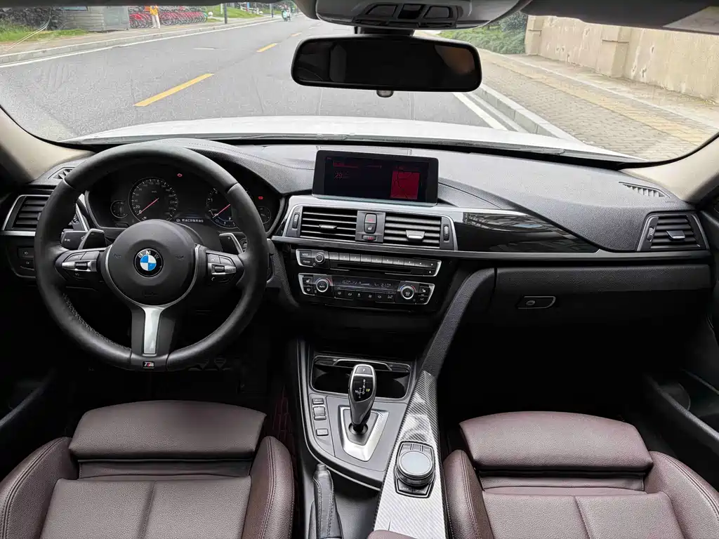 BMW 3 Series 2019 — фото 8