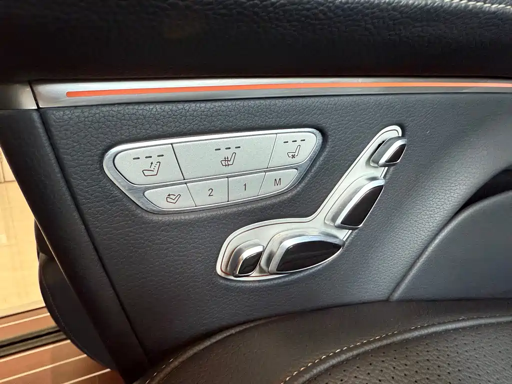 Mercedes-Benz V-Class 2021 — фото 18