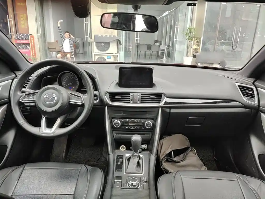 Mazda CX-4 2018 — фото 10