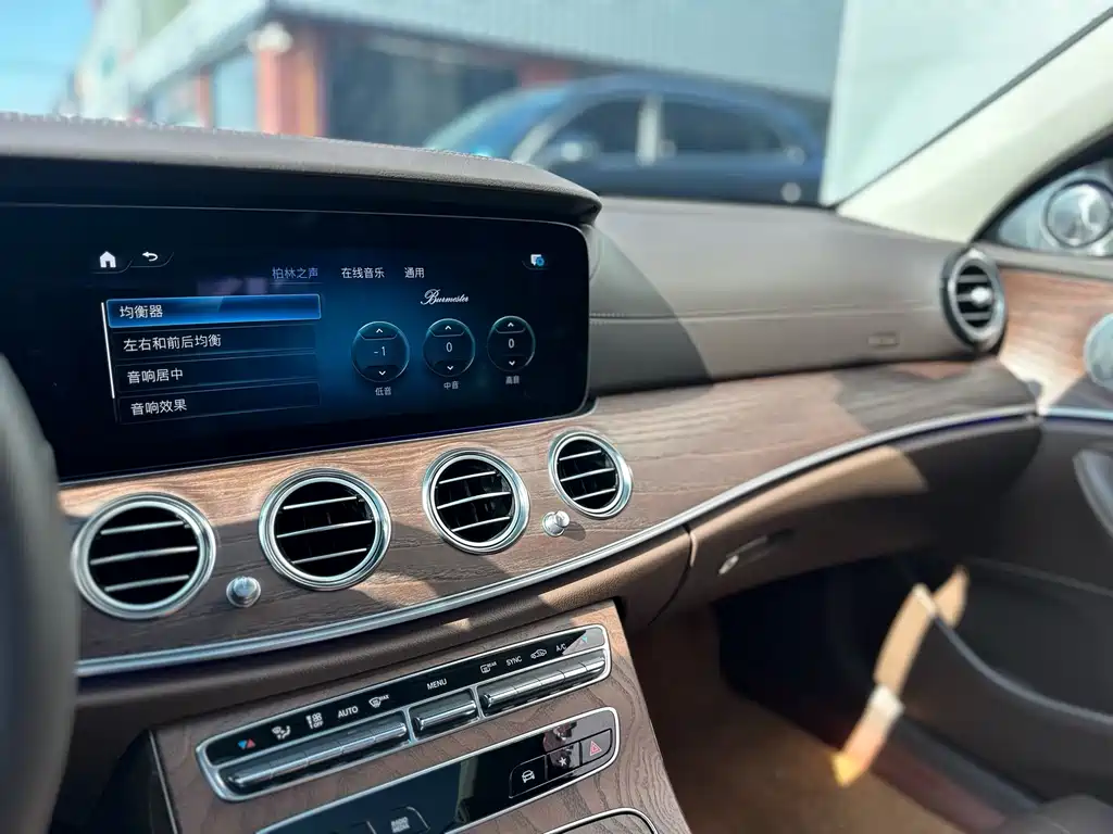 Mercedes-Benz E-Class 2023 — фото 22