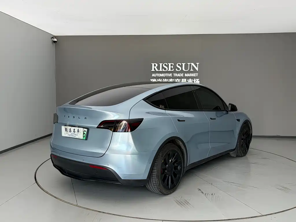 Tesla Model Y 2023 — фото 16