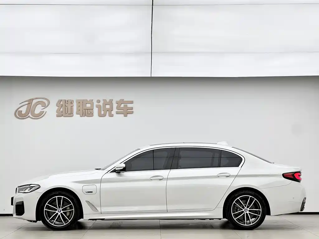 BMW 5 Series New Energy 2022 — фото 15