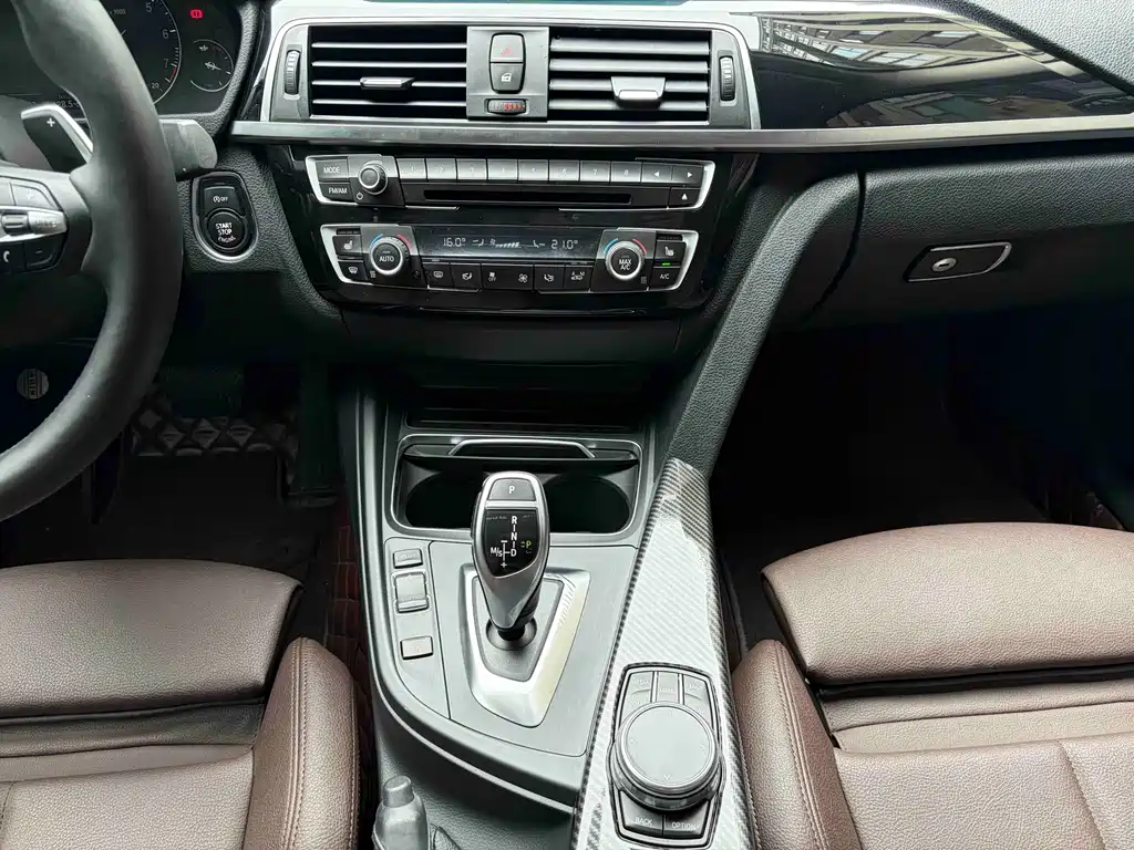 BMW 3 Series 2019 — фото 11