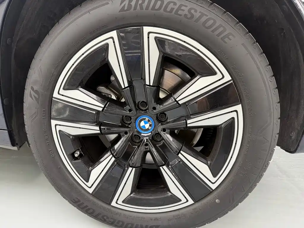 BMW iX3 2023 — фото 15