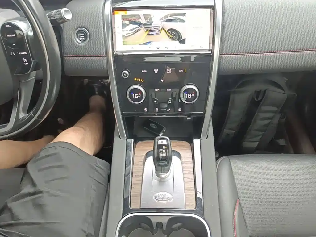 Land Rover Discovery Sport 2020 — фото 14