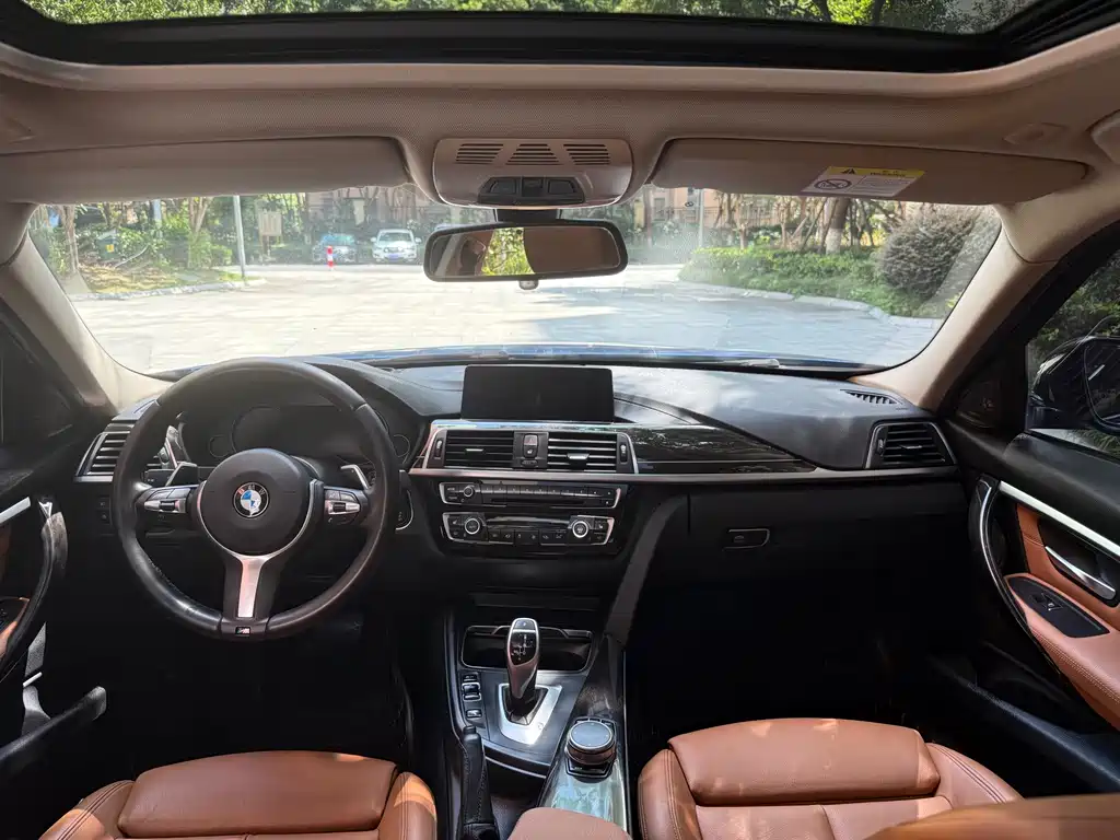 BMW 3 Series 2018 — фото 10
