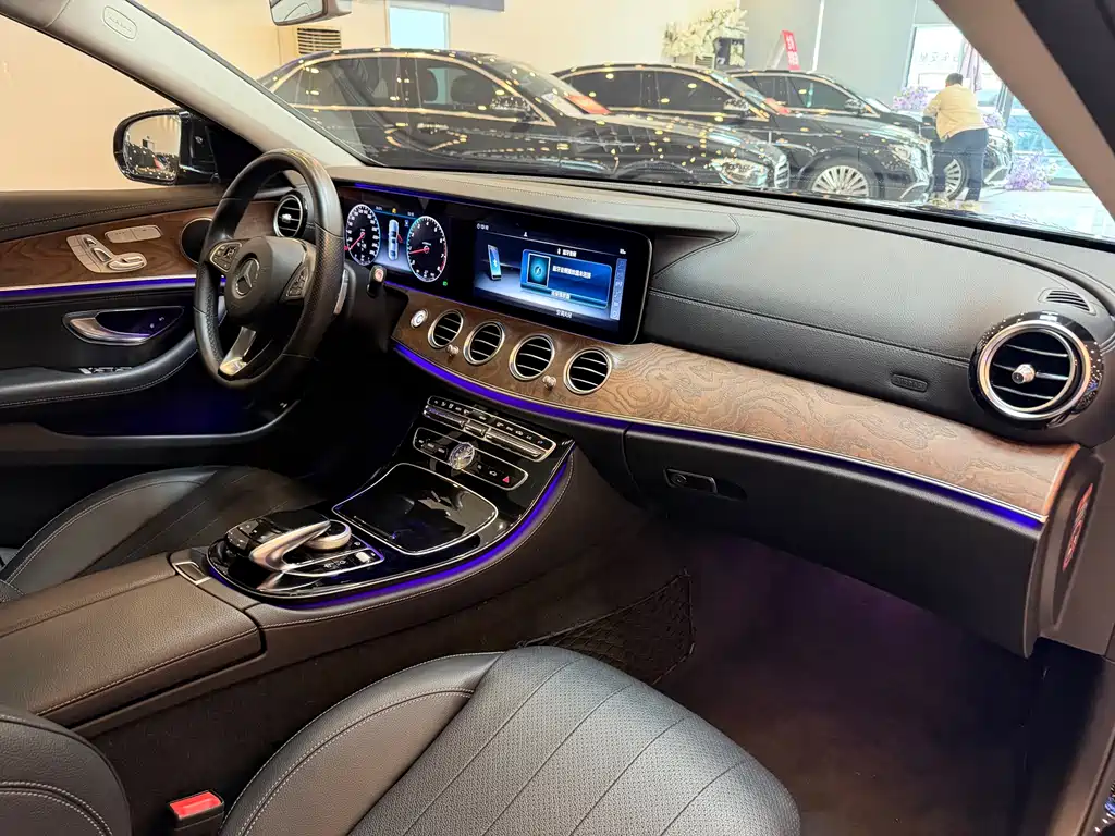 Mercedes-Benz E-Class 2017 — фото 16