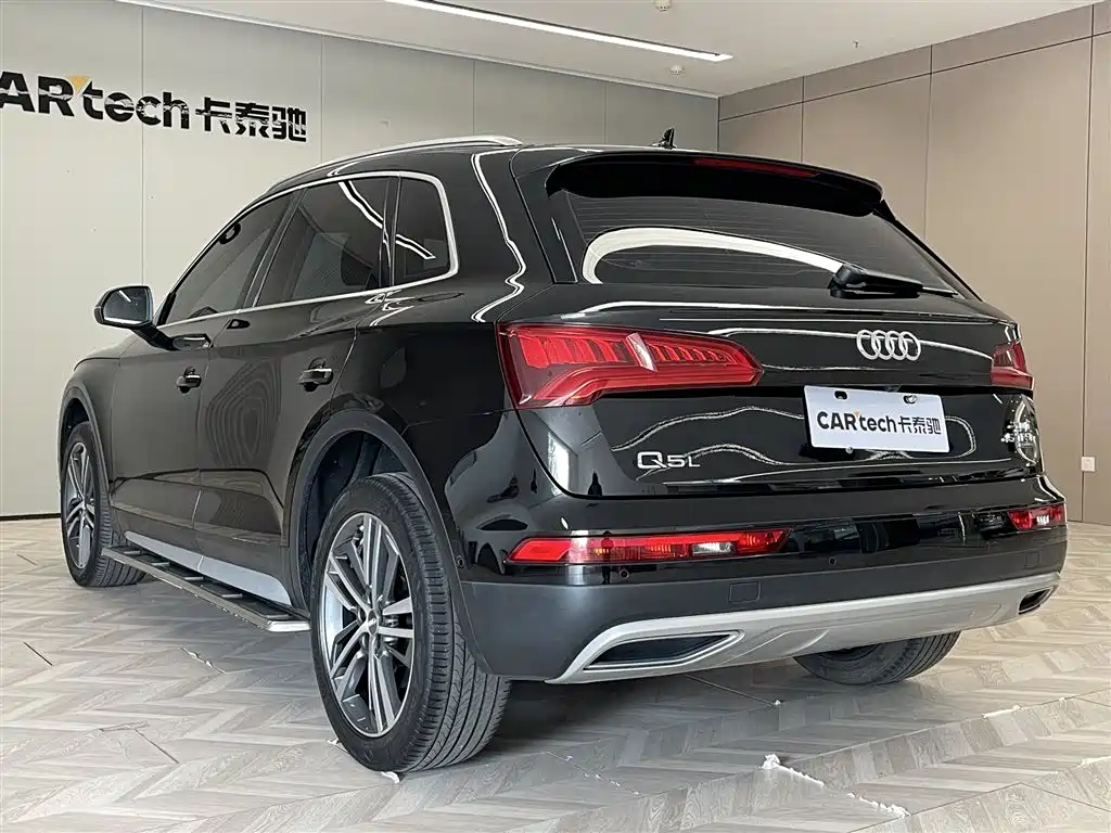 Audi Q5L 2021 — фото 7