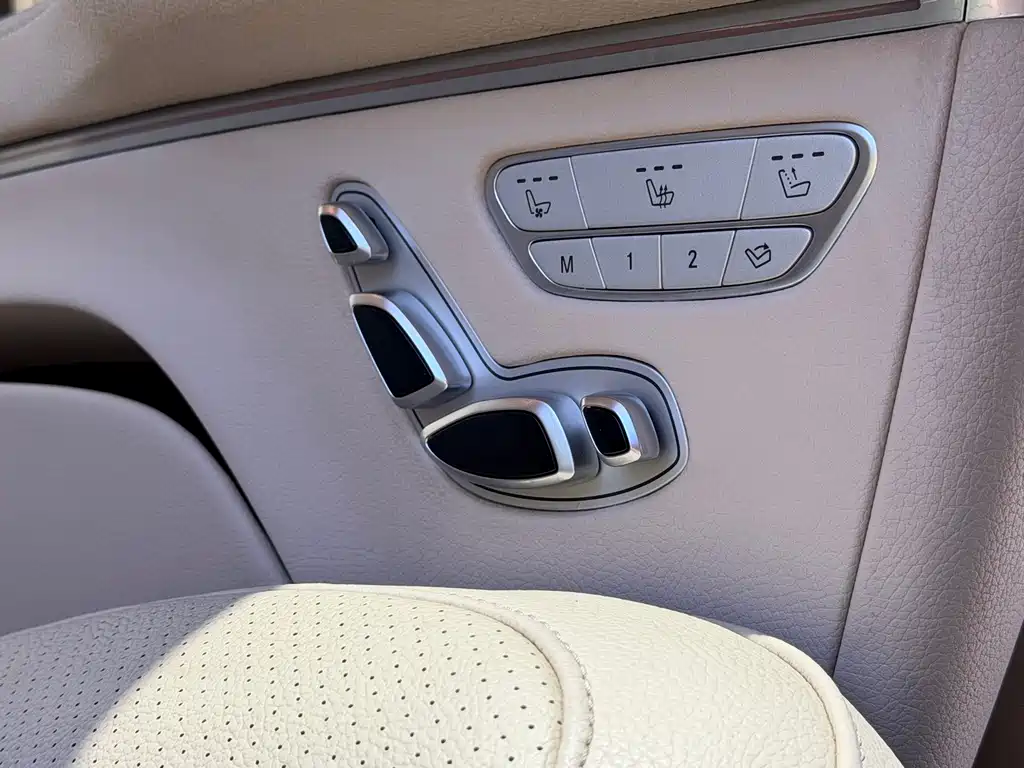 Mercedes-Benz V-Class 2022 — фото 12