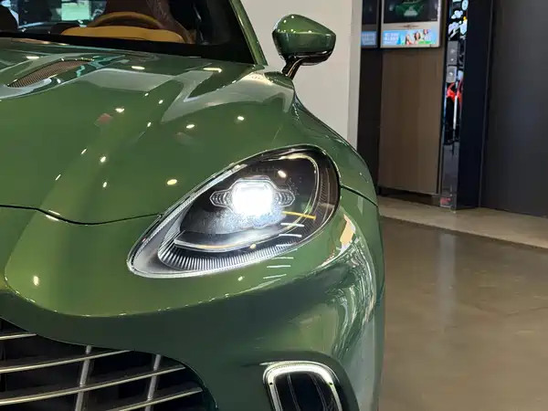 Aston Martin DBX 2022