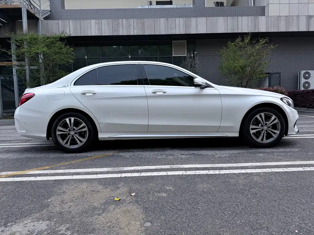 Mercedes-Benz C-Class 2017 — фото 6