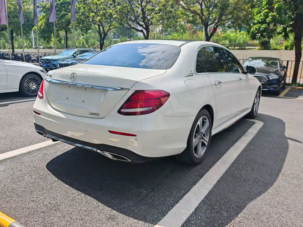Mercedes-Benz E-Class 2020 — фото 15