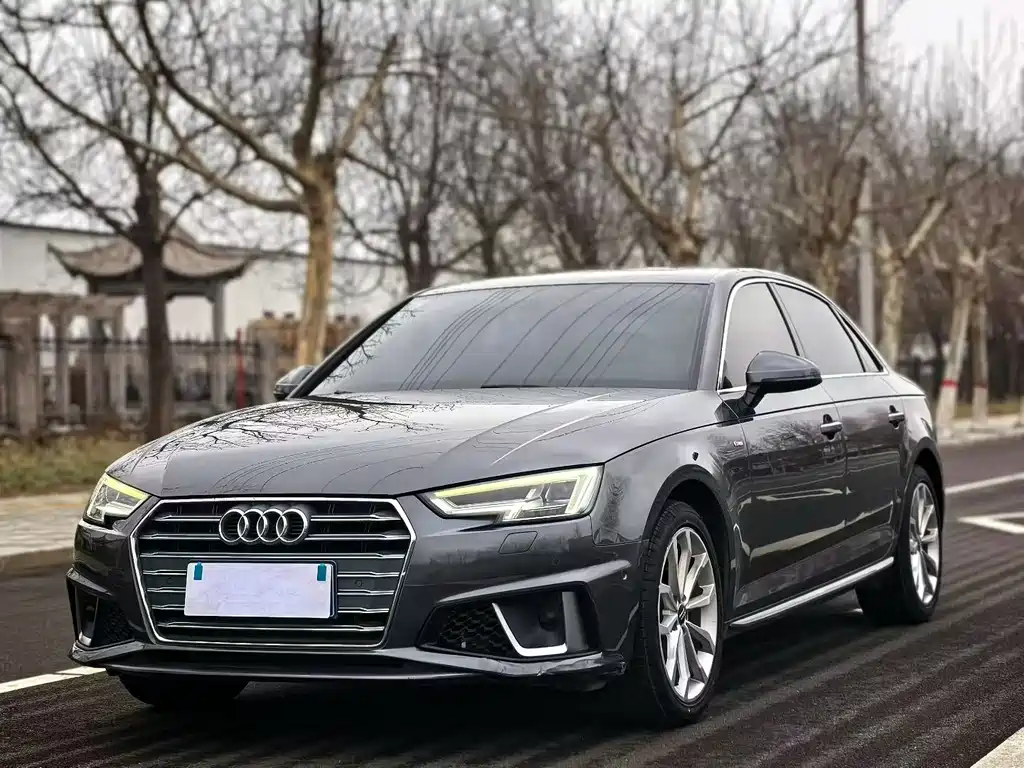Audi A4L 2020 — фото 1