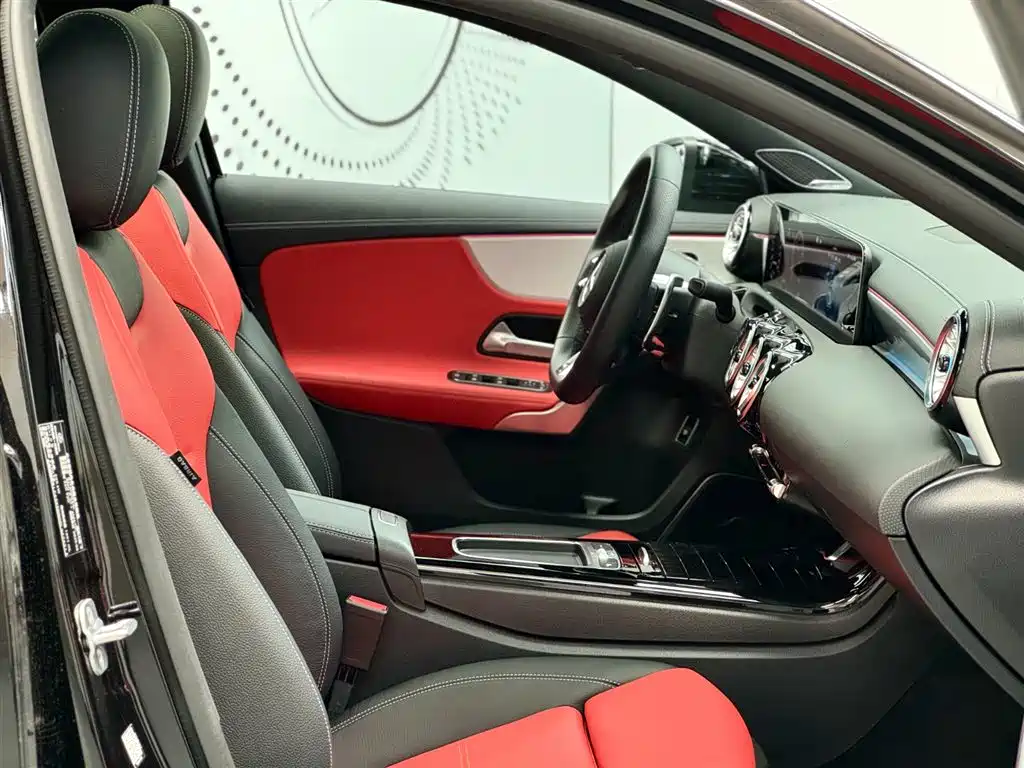 Mercedes-Benz A-Class AMG 2025 — фото 8