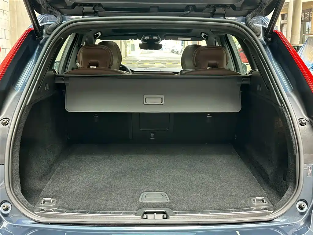 Volvo XC60 2025 — фото 8