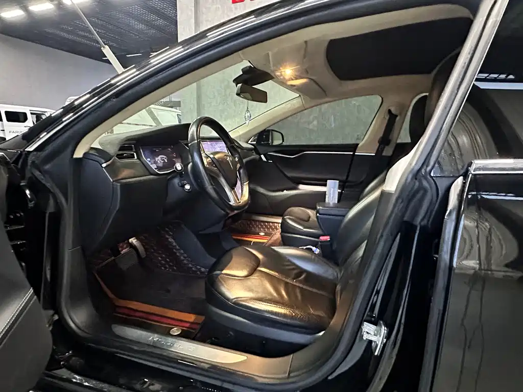 Tesla Model S 2015 — фото 11