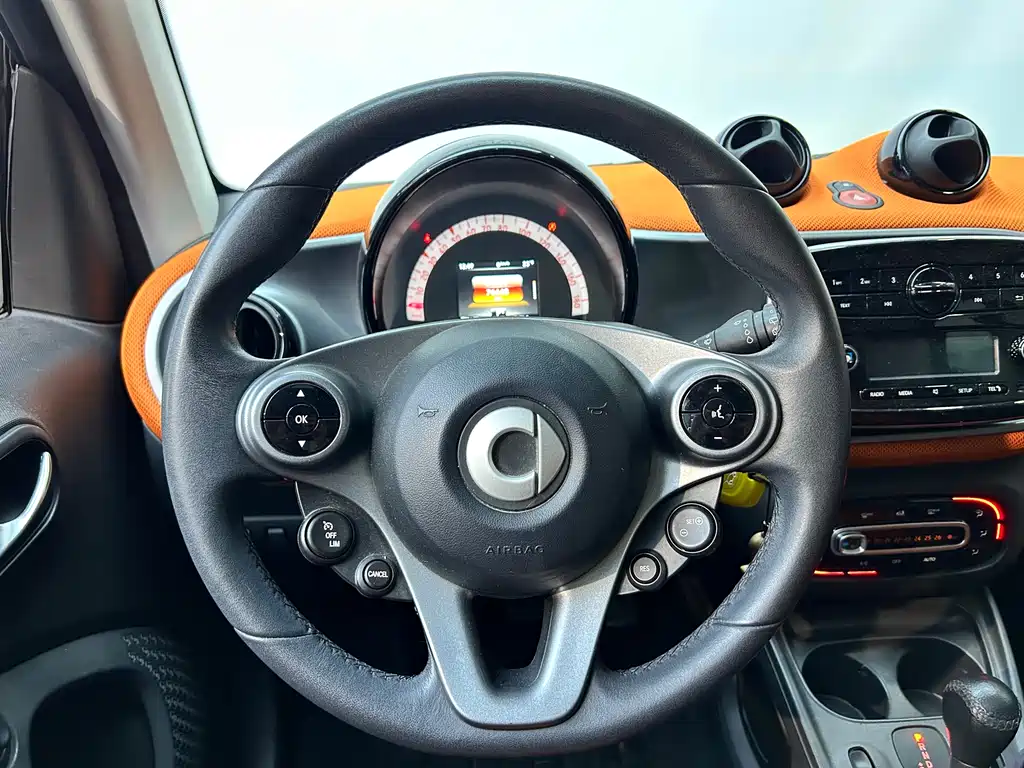 smart Fortwo 2016 — фото 11