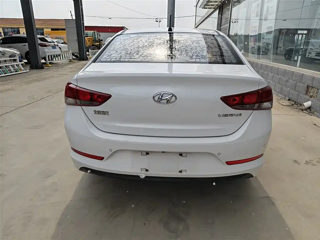 Hyundai Verna 2018 — фото 15