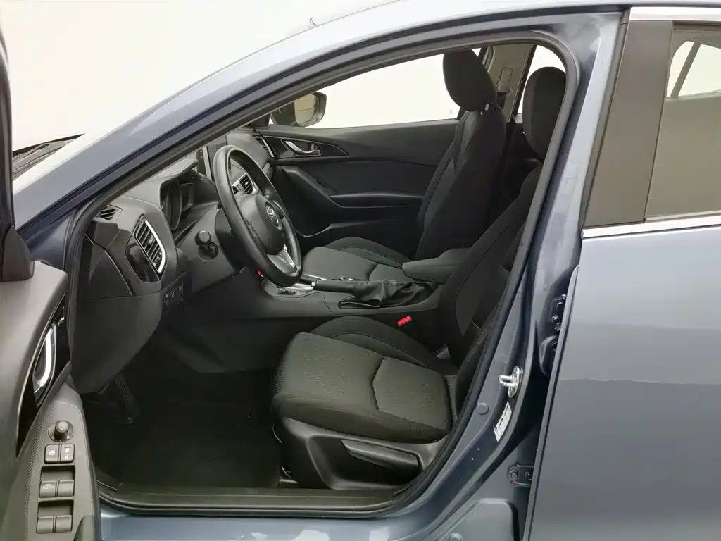 Mazda 3 Axela 2015 — фото 10