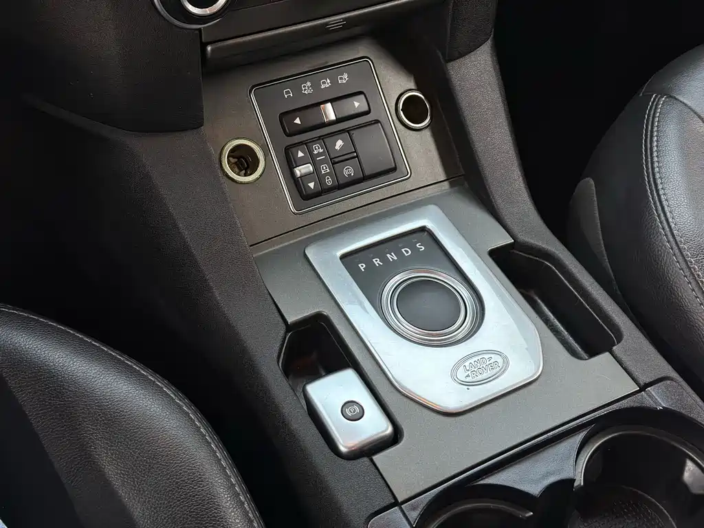 Land Rover Discovery 2019 — фото 16