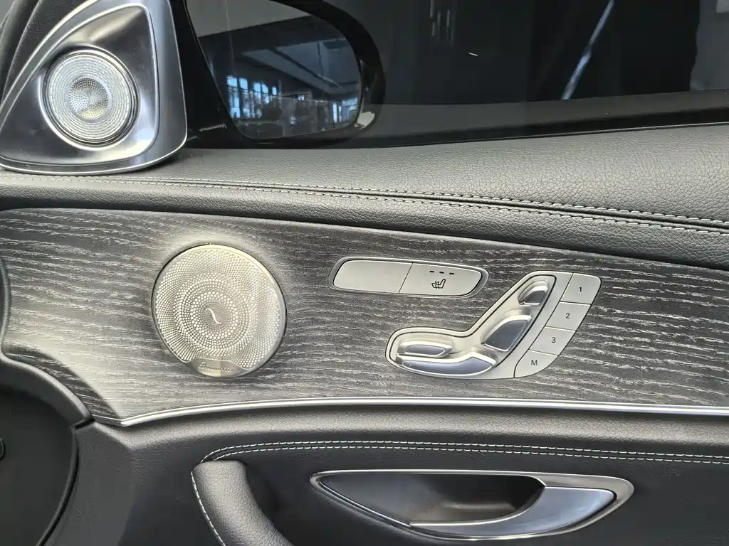 Mercedes-Benz E-Class 2023 — фото 12