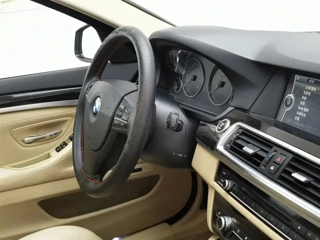 BMW 5 Series 2011 — фото 22