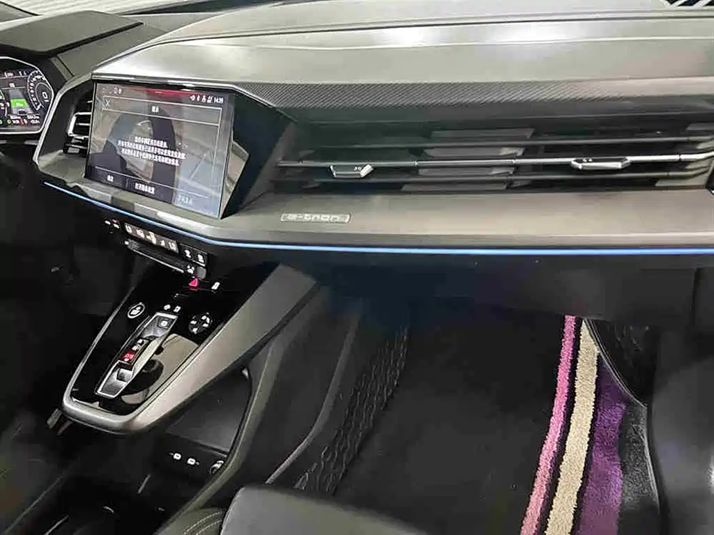 Audi Q4 e-tron 2023 — фото 14