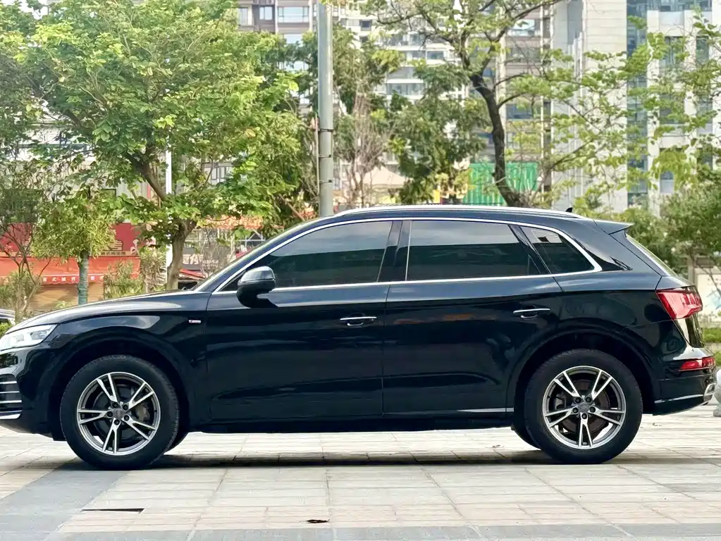 Audi Q5L 2020 — фото 4
