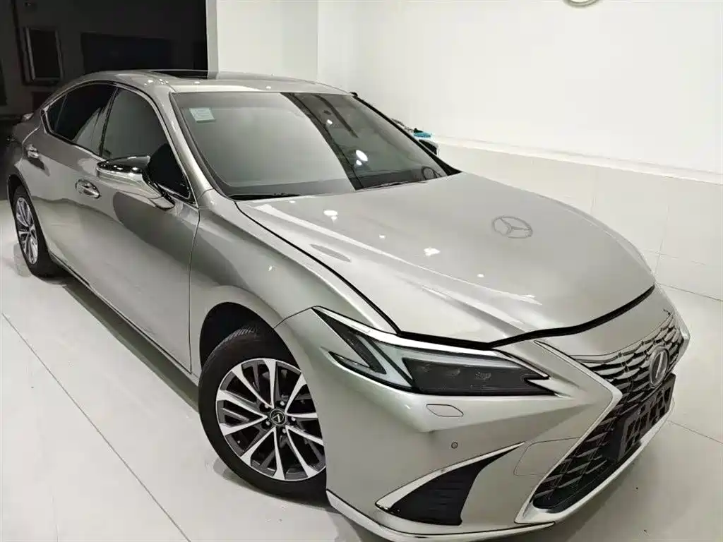Lexus ES 2026